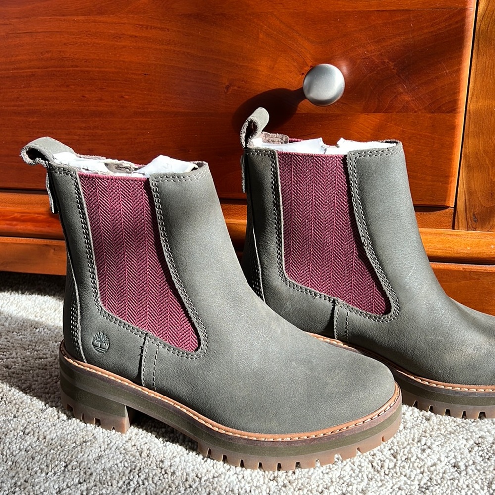 Timberland boots new never worn size 7.5